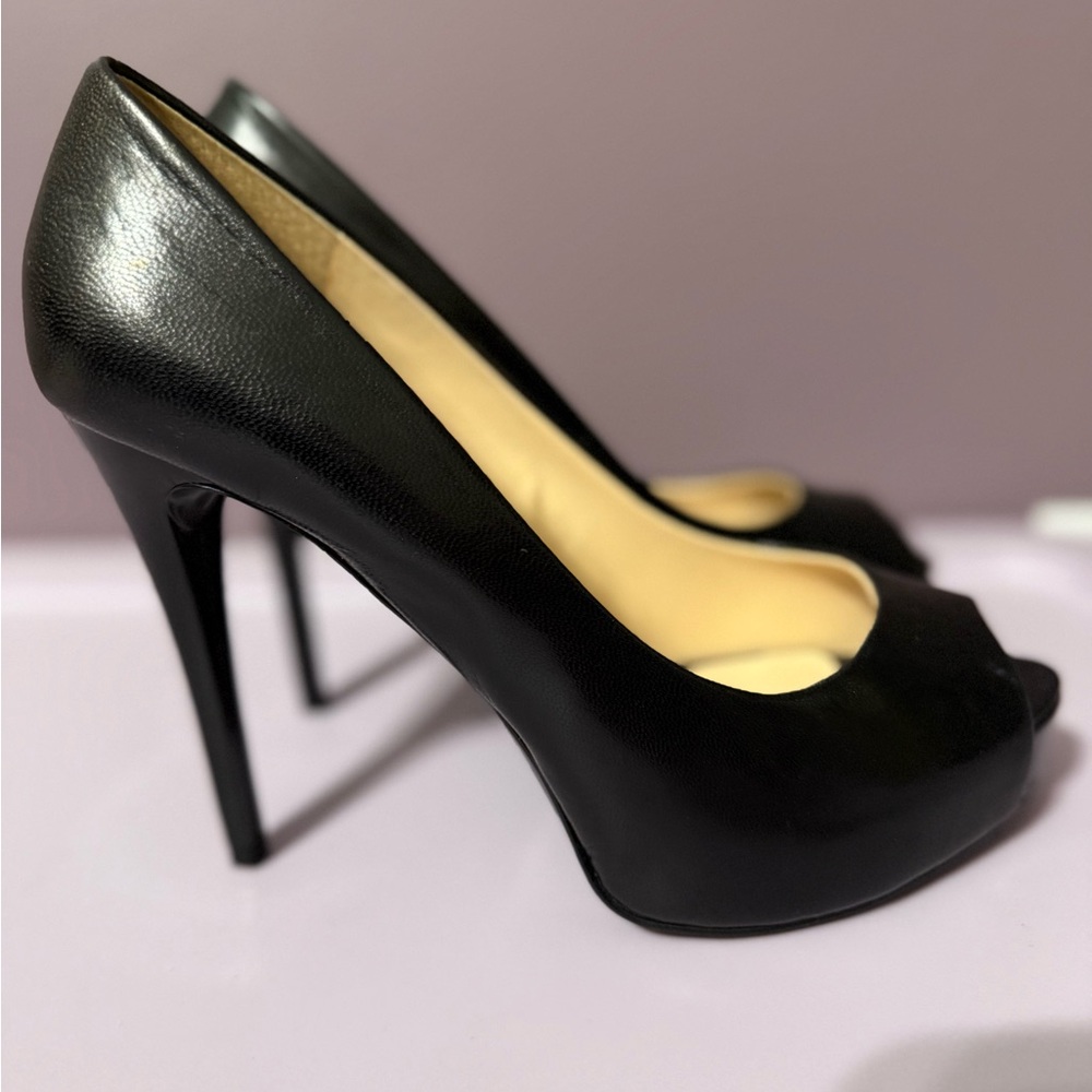 Guess peep toe heels black leather size 7 1/2